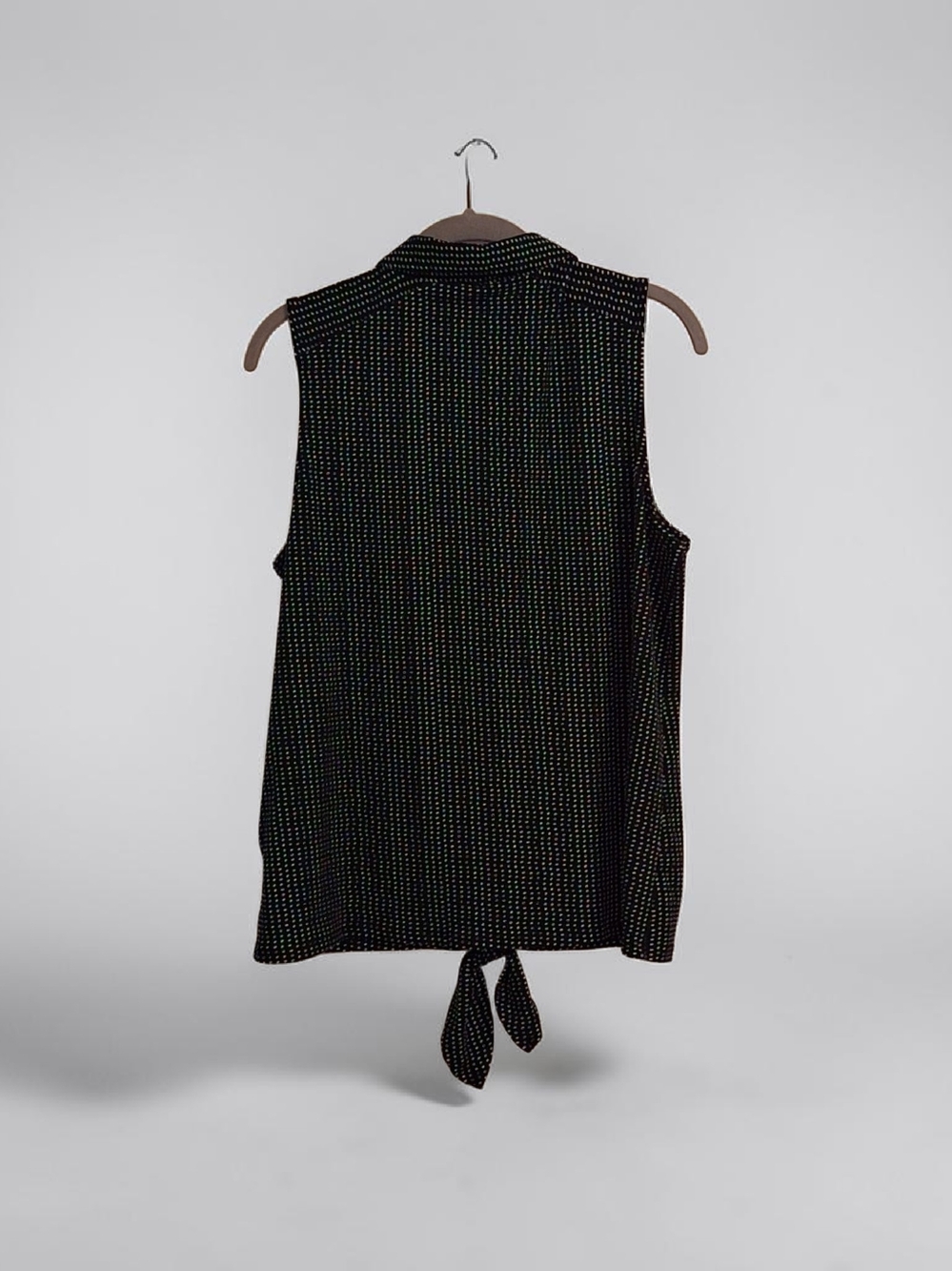 Adrianna Papell Black Sleeveless Button Front Tie-Hem Blouse - Picture 2 of 4